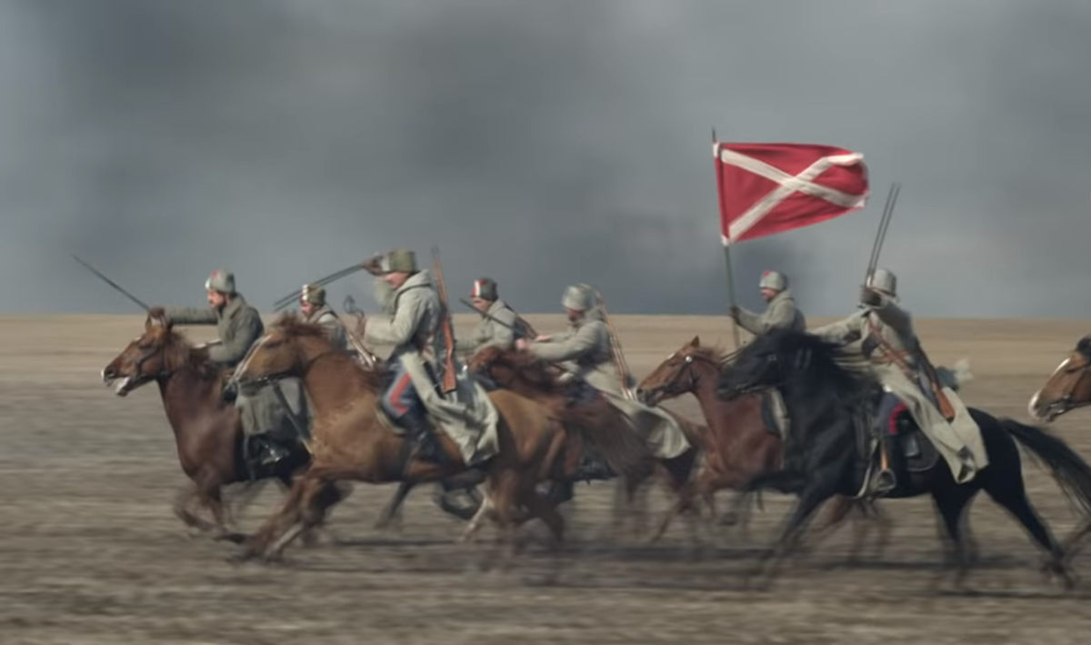 Знамя донских казаков повстанцев представляло из себя красное полотно с белым крестом