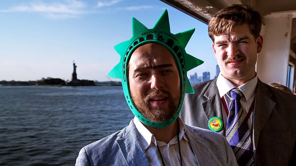 Владимир Маркони и Сергей Мезенцев в своих образах. Кадр из не вышедшего 4 сезона "Реутов ТВ".