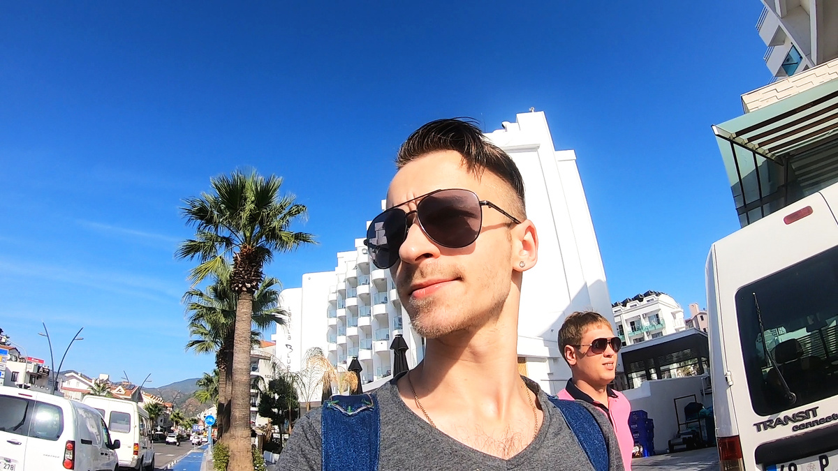 Чисто от прогулок я получал колоссальное удовольствие.