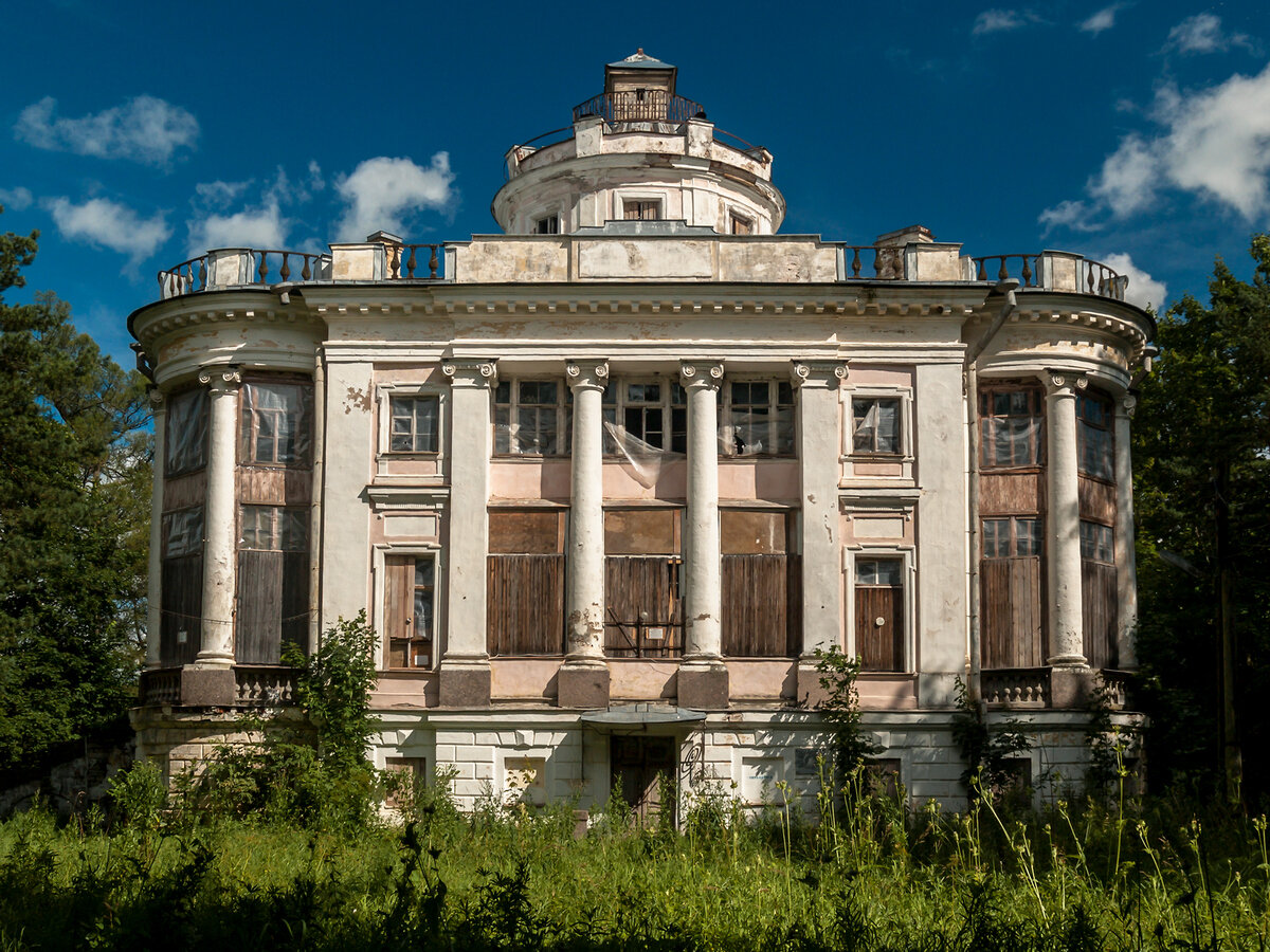 Особняк Демидова в Тайцах