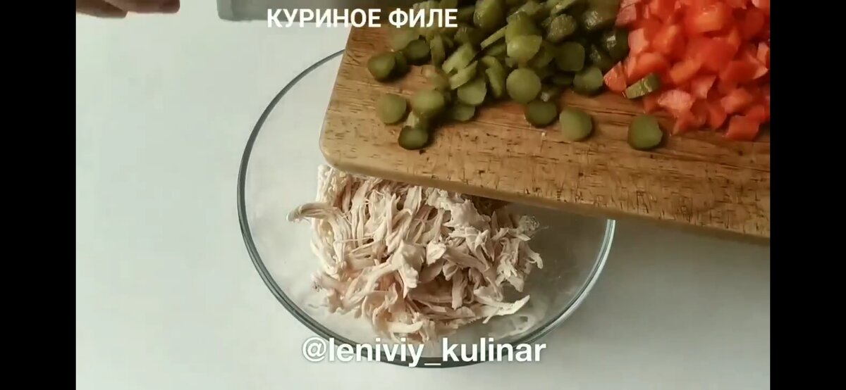 Разбираем куриное филе на волокна 