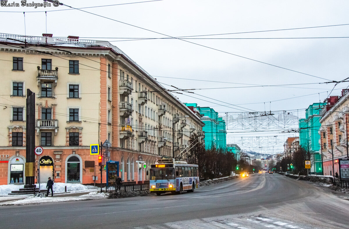 Троллейбус ВМЗ-5298.00 на маршруте 3 в Мурманске. Автор фото: Фандюшин Максим