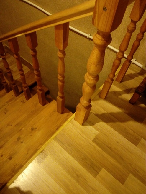 А это уже новая лестница. Личное фото