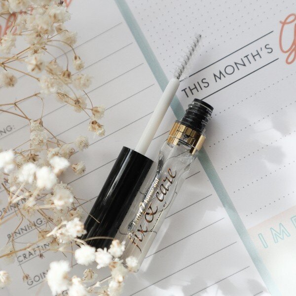 Прозрачный фиксирующий гель для бровей ART-VISAGE "FIX&CARE"