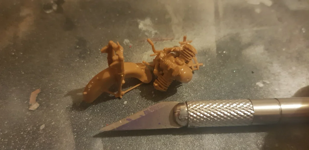 Для масштаба-движок и передняя вилка с крылом-размером с лезвие цангового ножа