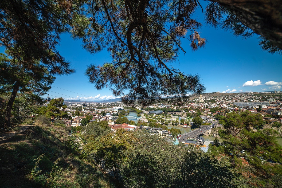 Вид на Тбилиси с крепости Нарикала