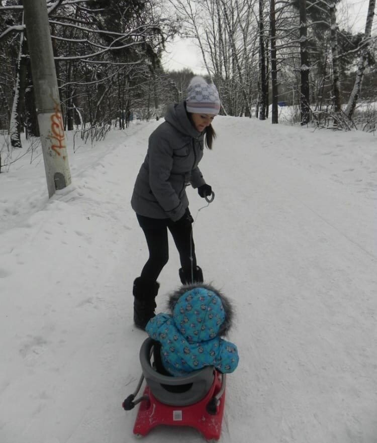 фото из личного архива, тут беременна Викой, Антону годик