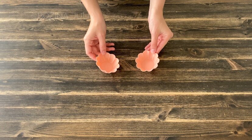 Одно яйцо должно помещаться в одну форму