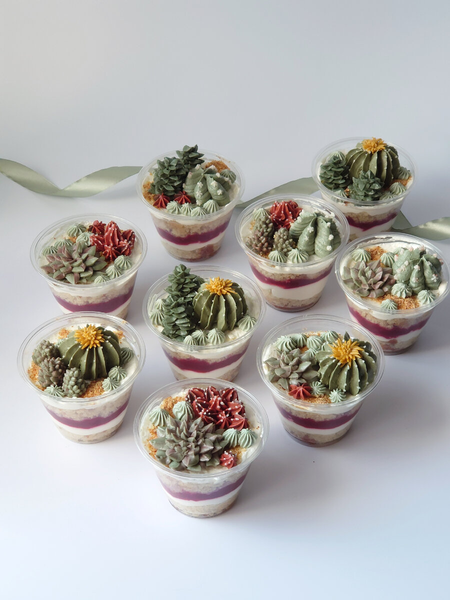 Кактусы сделаны из вкусного крема