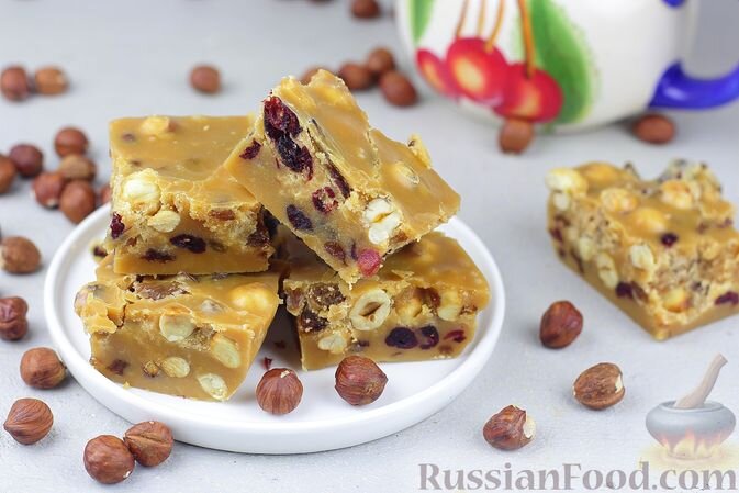 сливки, сахар, фундук, изюм, клюква, масло сливочное