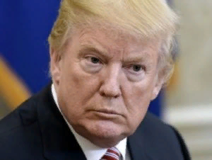 Дональд Трамп, возможно, и покинул Белый дом, но он, безусловно, не является старой новостью. К настоящему времени вы, возможно, слышали, что издатель National Enquirer был оштрафован Федеральной избирательной комиссией (FEC) за нарушение избирательного законодательства США. Жесткое наказание касается не самого последнего президентского конкурса 2020 года, а того, в котором Дональд Трамп победил своего соперника Хиллари Клинтон в 2016году . Интересно, почему этот давно проигранный вопрос кампании-едва ли текущее событие – решается сейчас