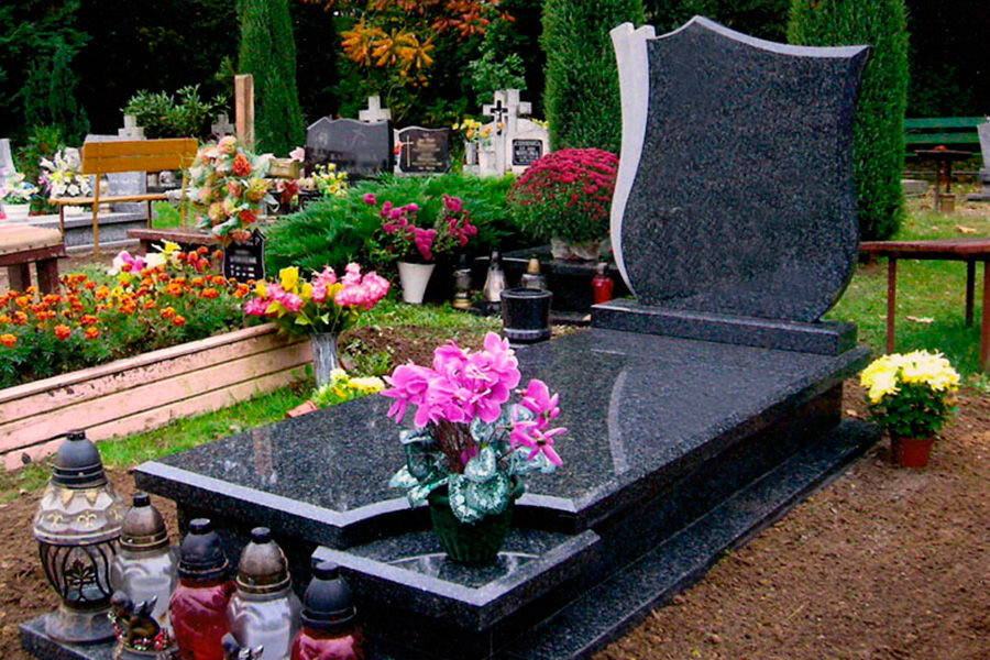 Красивое оформление могилы на кладбище искусственными цветами фото