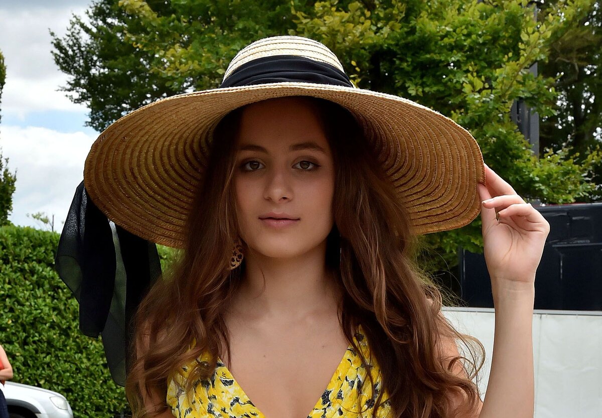 Фото-материалы взяты с источника https://actorz.ru/lily-atkinson_38.html