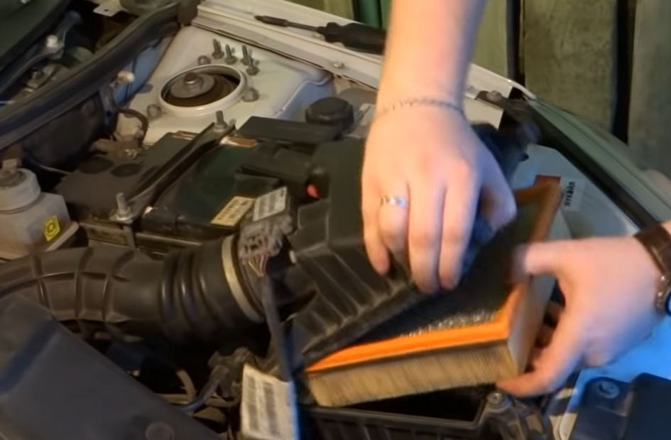 Как снять воздушный фильтр калина 1 Замена троса привода сцепления Lada Kalina 1117 2004 2013