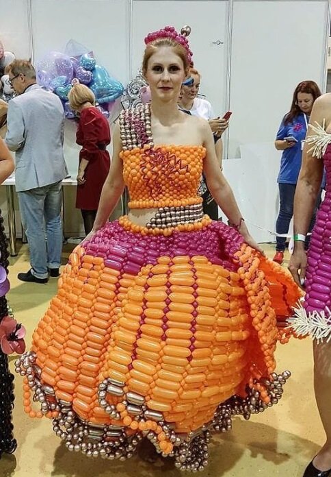 Как сделать платье из шаров. Платье из шариков. Легков. Dress made ​​of balloons.