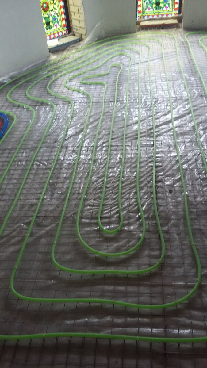 Намотка теплого пола в большом зале с эркером