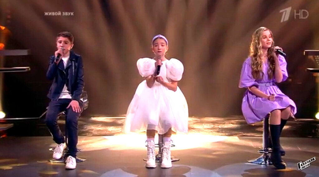 Скрин сделан автором из выступления команды Басты на шоу Голос дети 