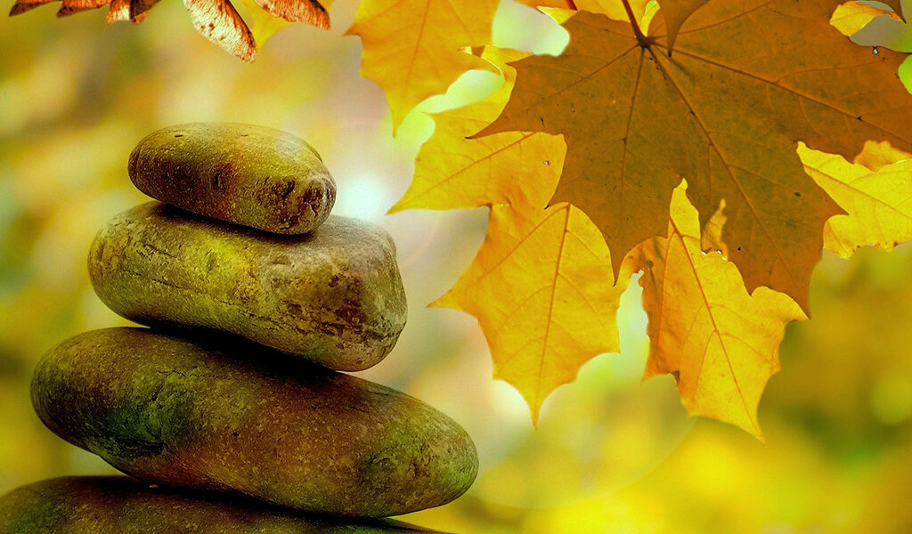 Медитация, осень, пирамида из камней