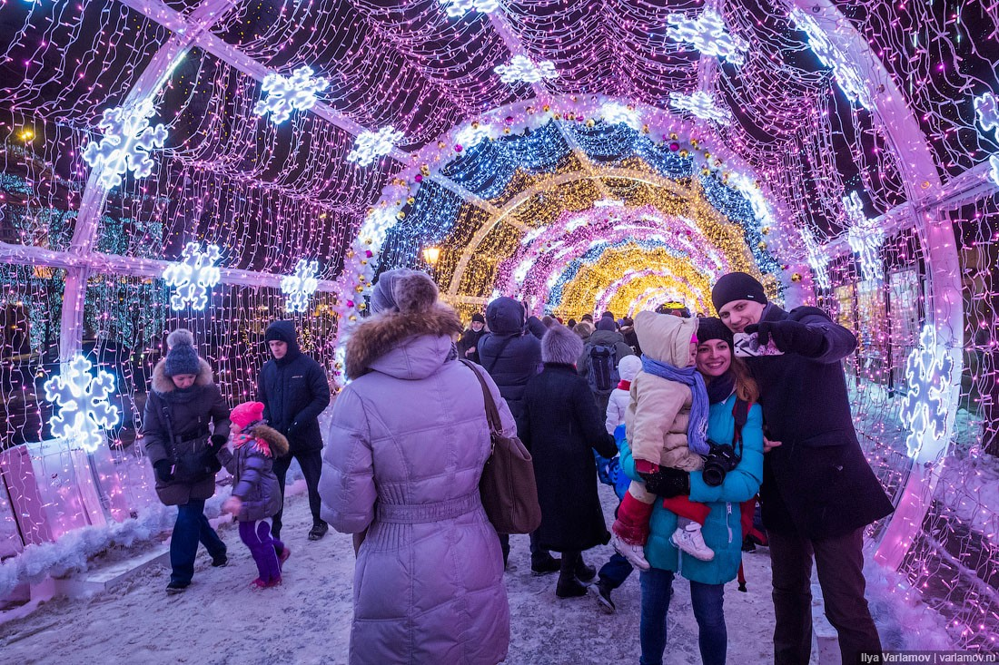 Куда сходить 4. Красивые новогодние парки в Москве. Новогодние места в Москве. Красивые парки Москвы на новогодние праздники. Самые красивые места Москвы для прогулок зимой.