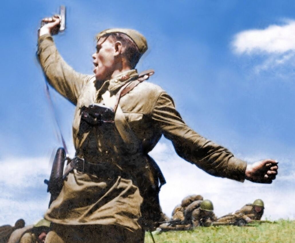 Политрук Алексей Еременко подымает в атаку батальон