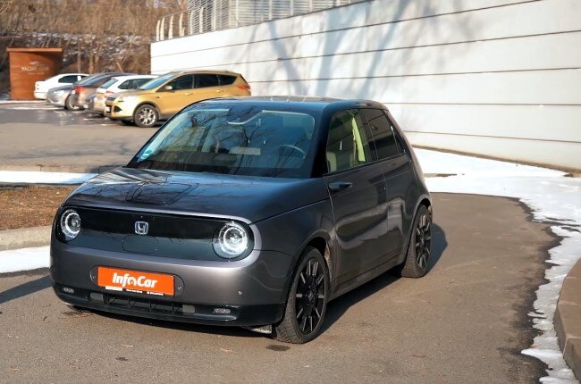 Honda e вид спереди