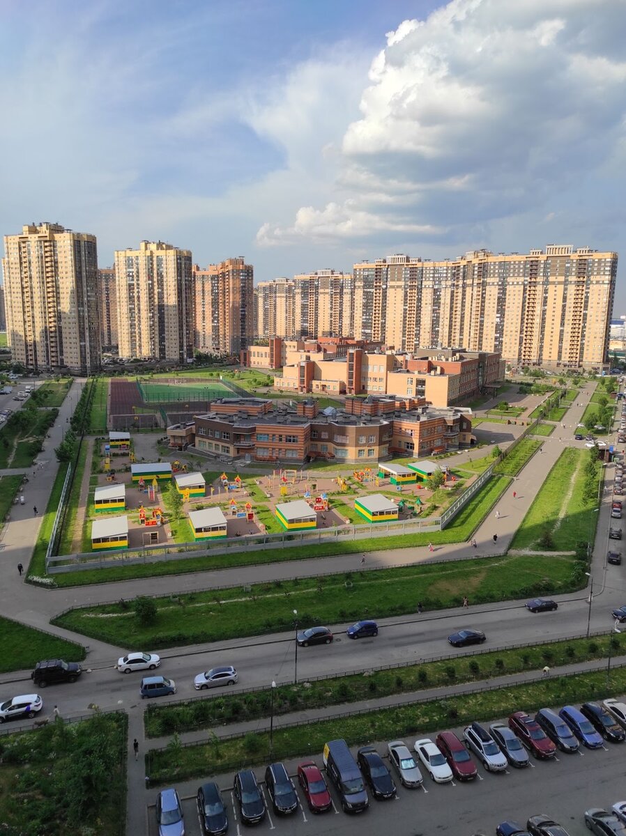 Вид на школу и детский сад. Фото: Оксана Зотова 