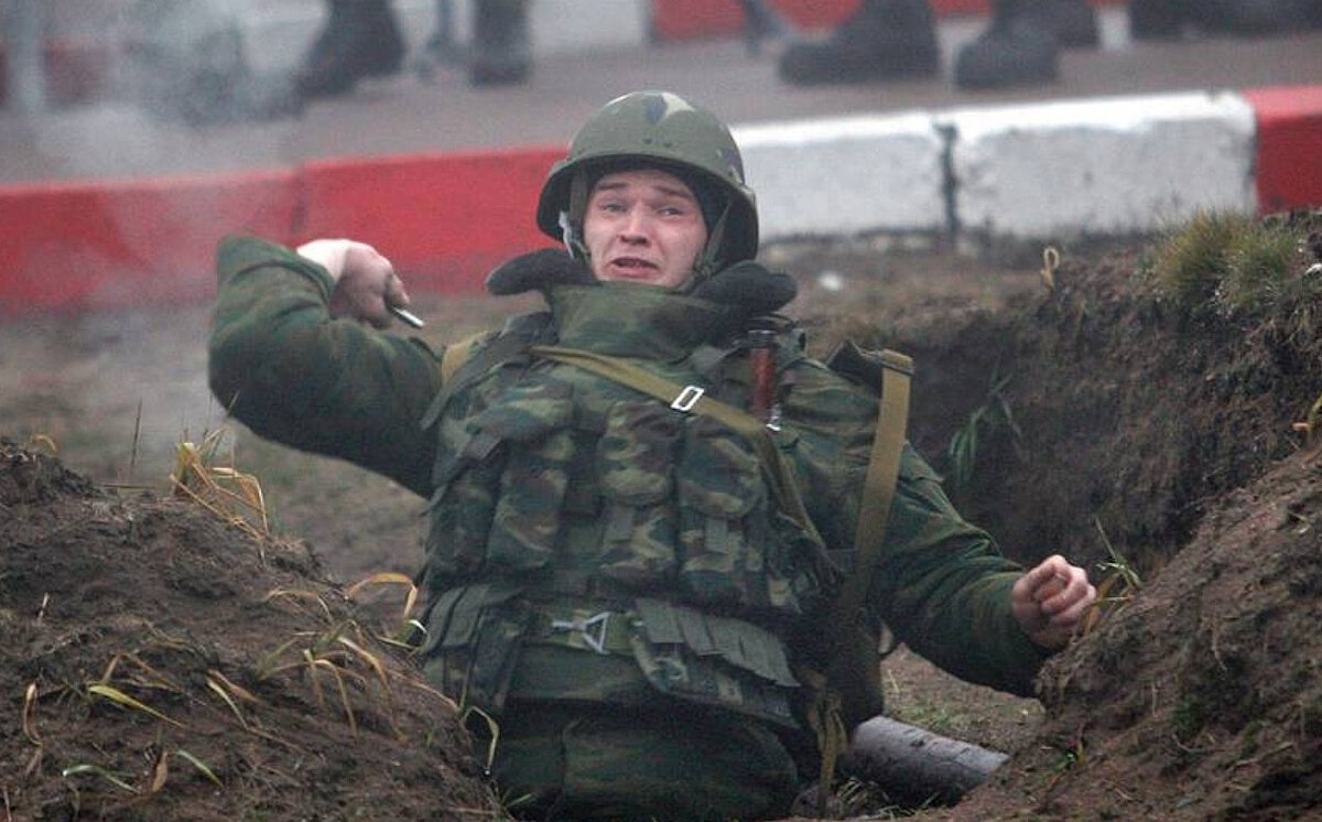 Русский откидывает гранаты. Российско шведские учения Снежинка 2007.