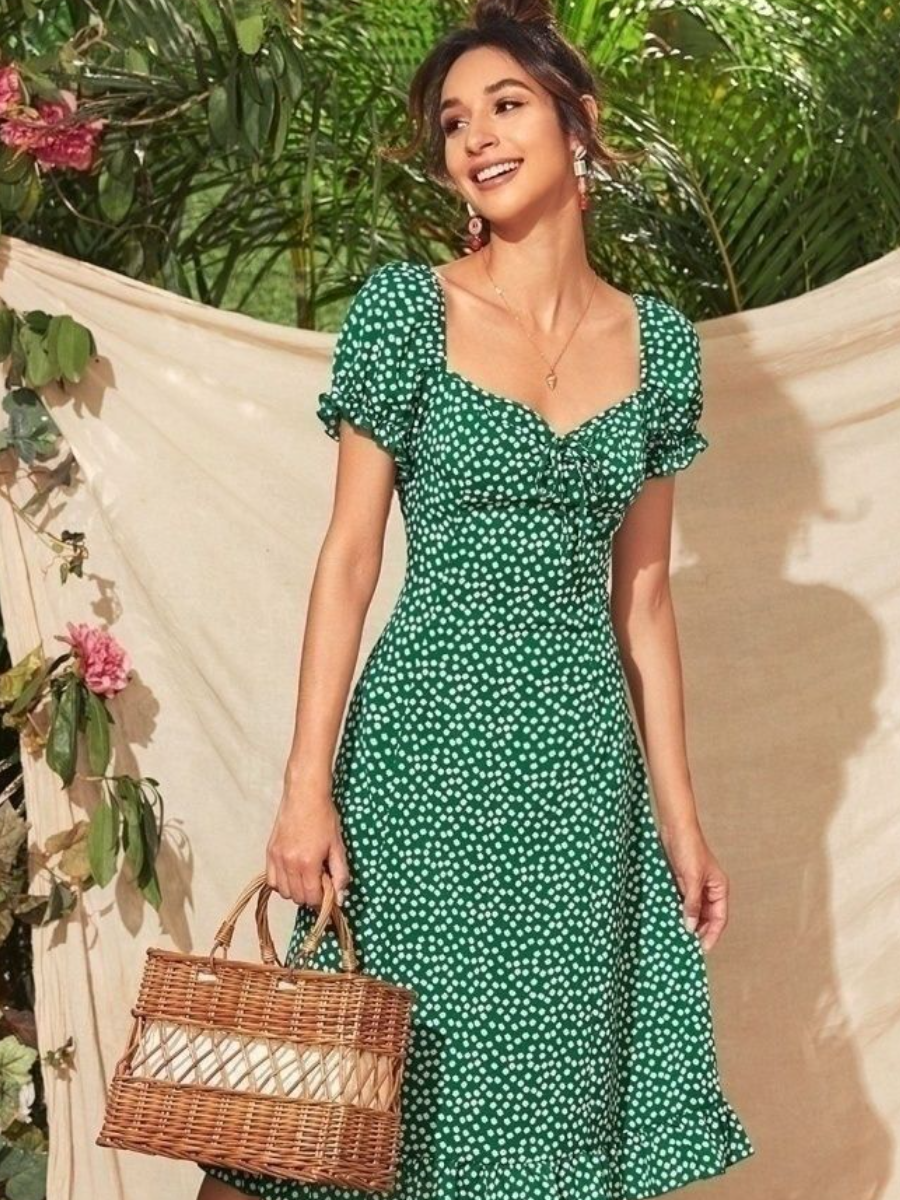 Такое платье требует огромной отдачи в ежедневной носке. Оно слишком простое.