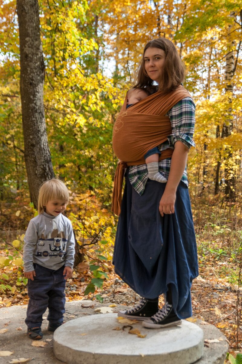 Ксения Истомина. Мать 3х мальчиков, сертифицированный консультант по ГВ и слингоношению. Молодец!) Горужсь