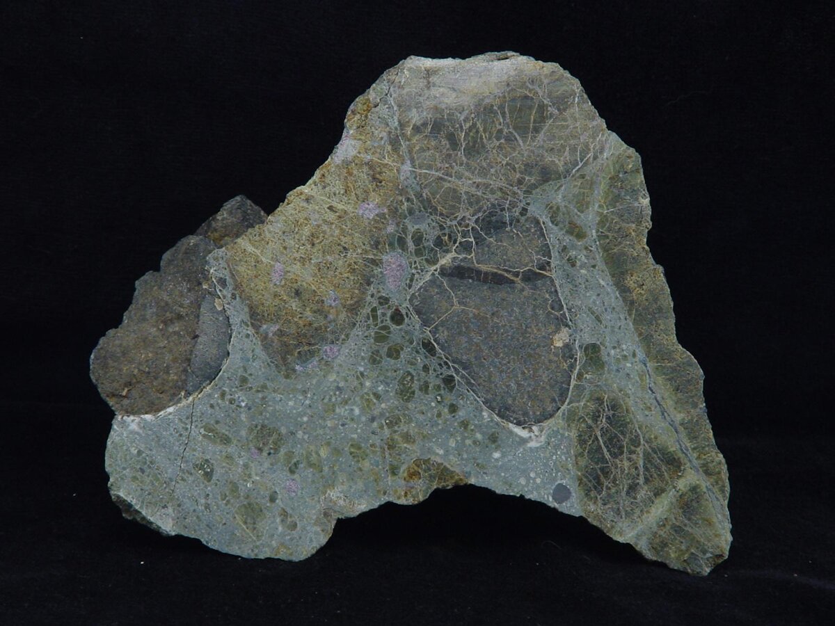 Здесь и далее кимберлит.