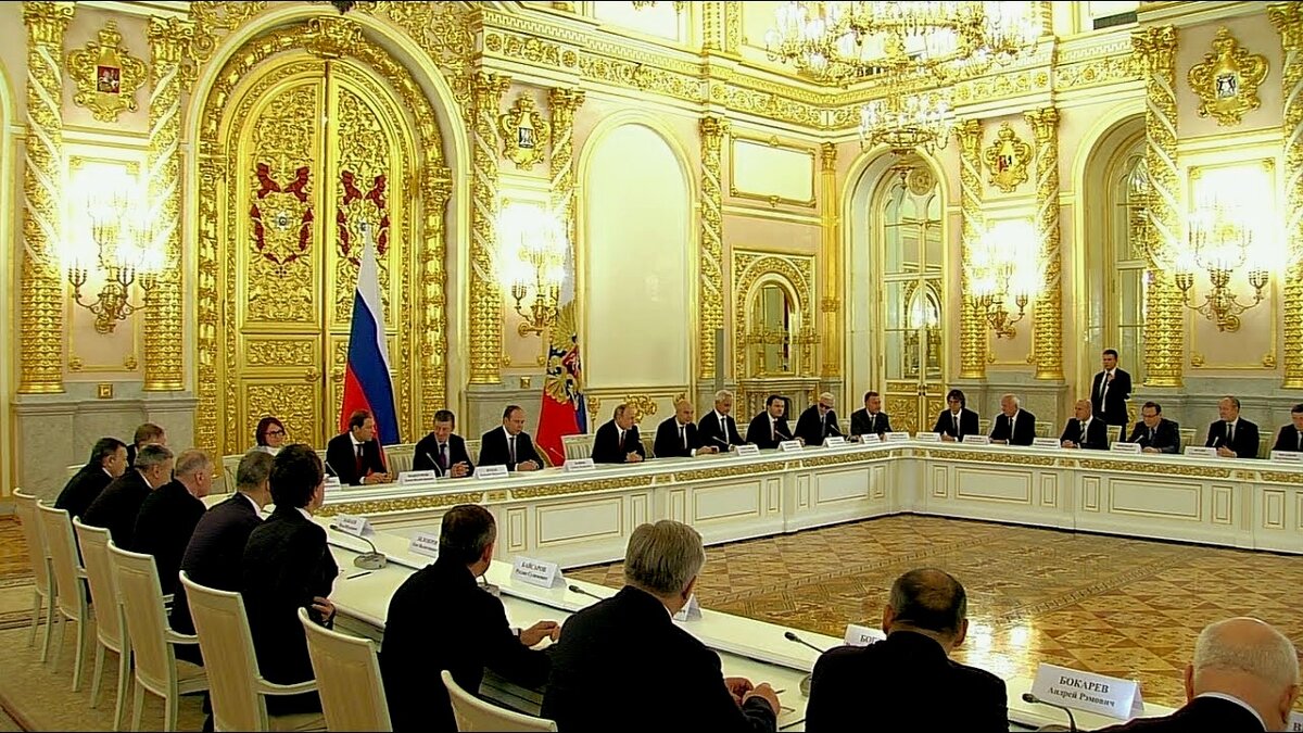 Кремль сайт президента рф. Президентский зал Путина в Кремле. Зал заседаний в Кремле.