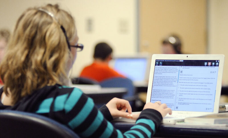 Российские школьники впервые могут поступить в вуз удаленно