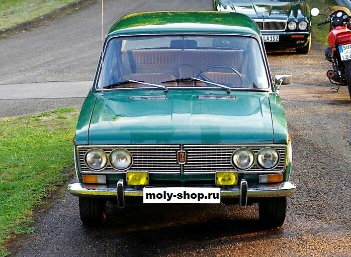 Передние фары и решетка радиатора ВАЗ 2103