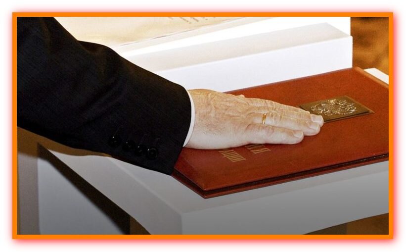 "Эта рука... чья надо рука."