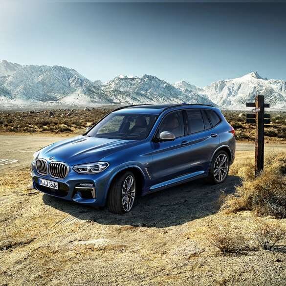 Кроссовер BMW X3 (БМВ Х3) относится к третьему поколению автомобилей, выпускаемых баварским концерном. Премьера первого спортивного кроссовера этой серии состоялась в 2003 году во Франкфурте. Концерн позиционировал представляемую модель как универсальную, отлично подходящую как для спокойного вождения, так, и для спортивной, в определенной степени, агрессивной езды.
