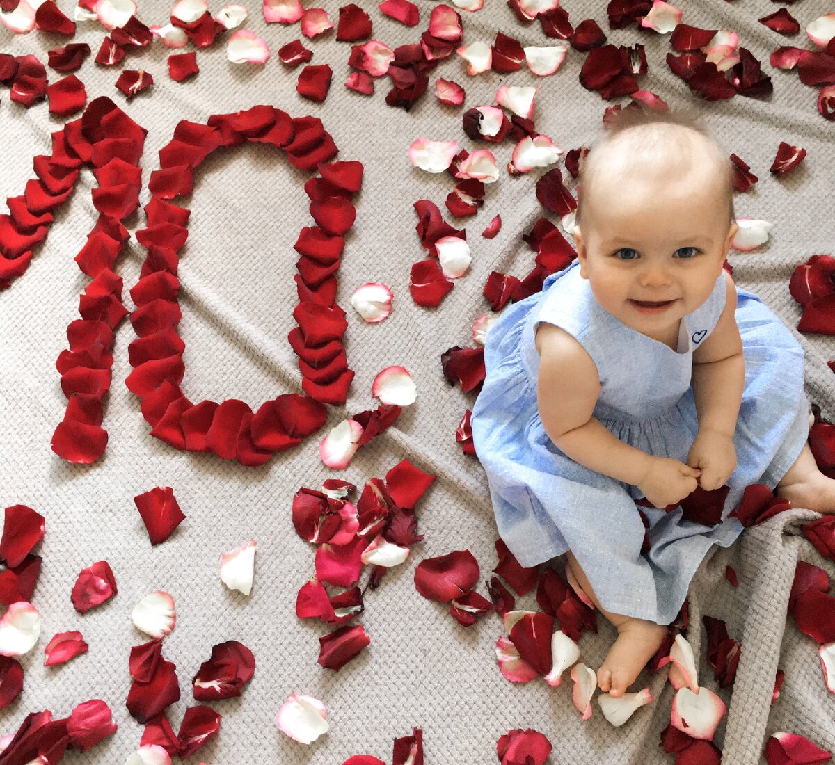 Ten months. Фотосессия 10 месяцев ребенку. Идеи для фотосессии с цифрами ребенку. Фотосессия ребенка с цифрой. Фотосессия с ребенком 2 года.