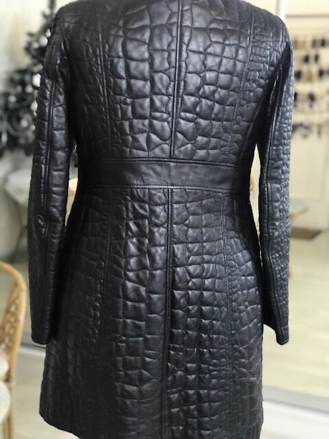 Расширение кожаного пальто с декором. Ателье Ирины Берзиной.