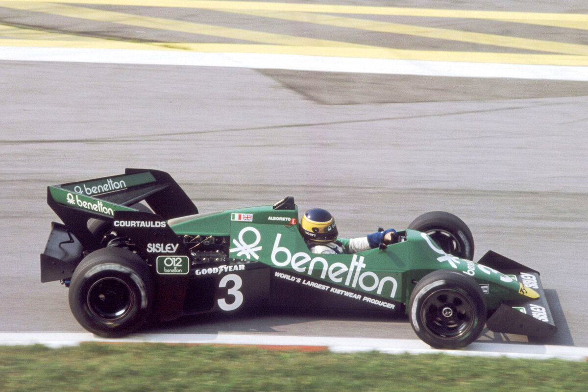 Такая форма увеличивала площадь крыла при стандартной ширине — и, главное, смотрелась очень круто!