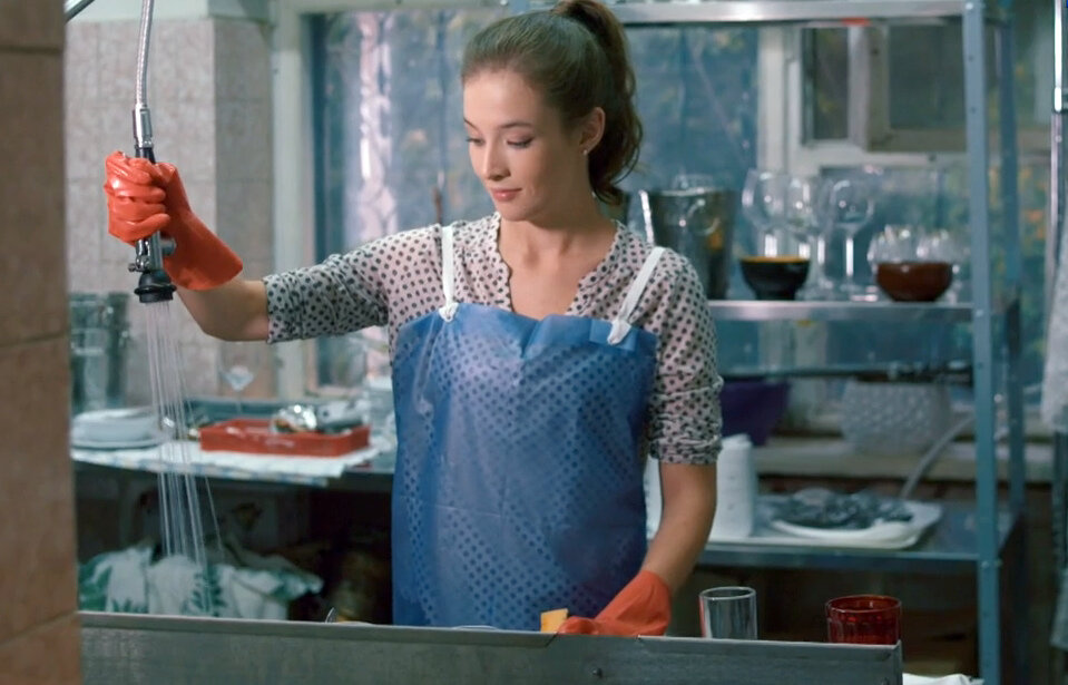 Наталья Бергер в роли Люси. Кадр из кинофильма "Крылья Пегаса", 2017 г., режиссер Сергей Мезенцев, сценарист Ирина Кмит, композитор Михаил Адамов. Скриншот кадра для иллюстрации