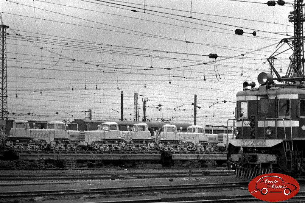 Трактора ДТ-75 на Восточно-Сибирской железной дороге, 1973 год