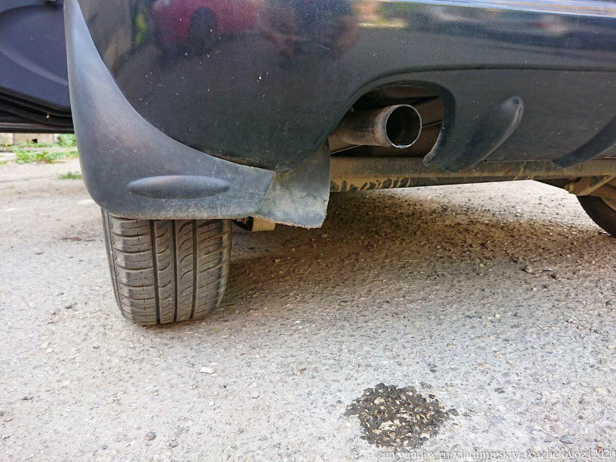 Лужа воды под трубой: частое явление?