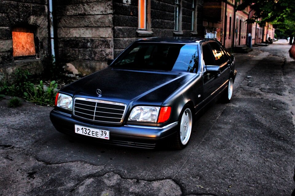 Кабан машина. Mercedes Benz w140 s600. Мерседес w140 s600. Мерседес Бенц s600 w140. Mercedes 600 w140.