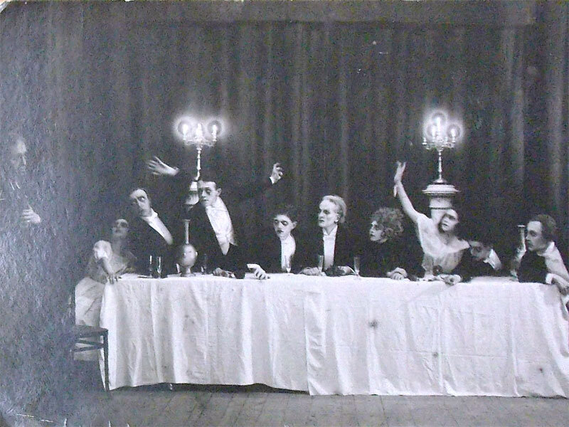 Сценка из спектакля театра-кабаре «Нерыдай» А.Кошевского. 1921-1923 гг. 