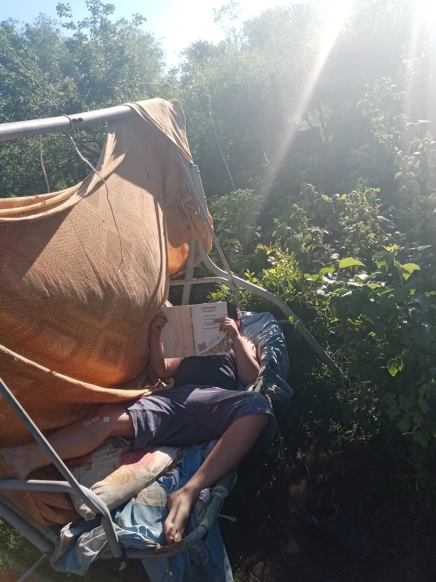 Пластыри видно. 