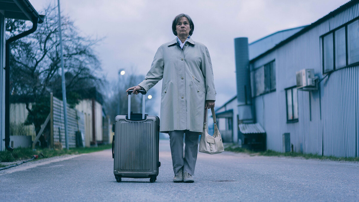 Кадр из фильма «Здесь была Бритт-Мари». Источник: https://www.kino-teatr.ru/