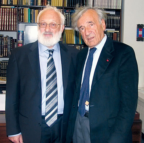                                          (  Михаэль Лайтман стоит слева )