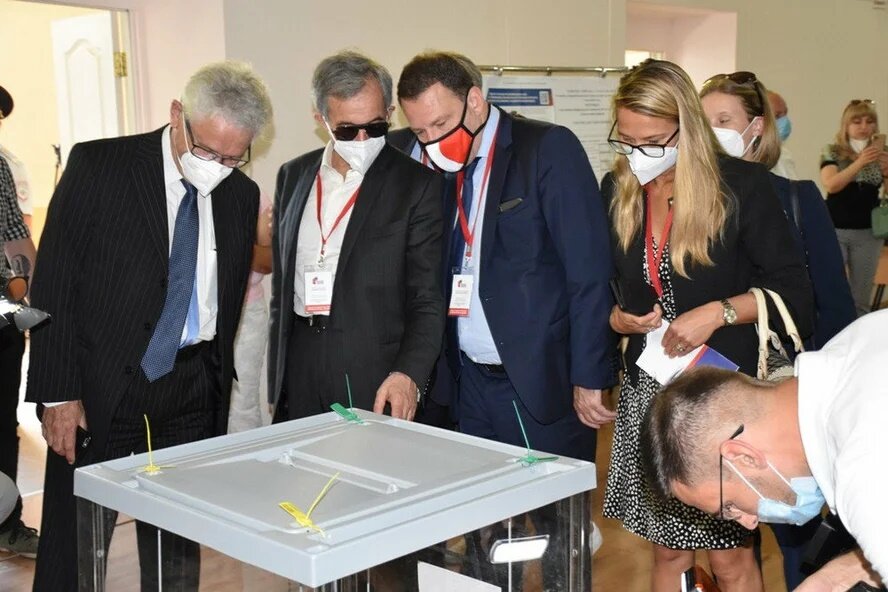 9 политиков Евросоюза прибыли в Крым с двухдневным визитом, чтобы посетить общероссийское голосование по поправкам в Конституцию.( фото с сайта Европарламента)