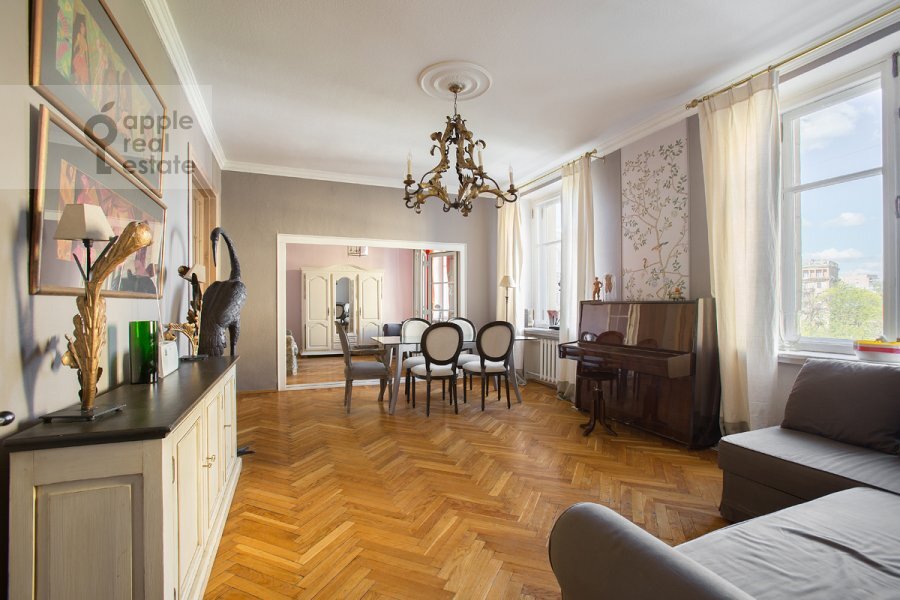 Классический интерьер выглядит необычно