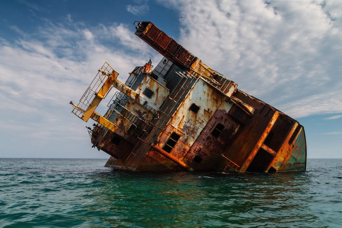 Затонувший танкер, мыс Тарханкут, Крым