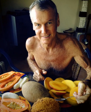 локхРоберт Локхарт нашёл исцеление от болезней в сырой пище